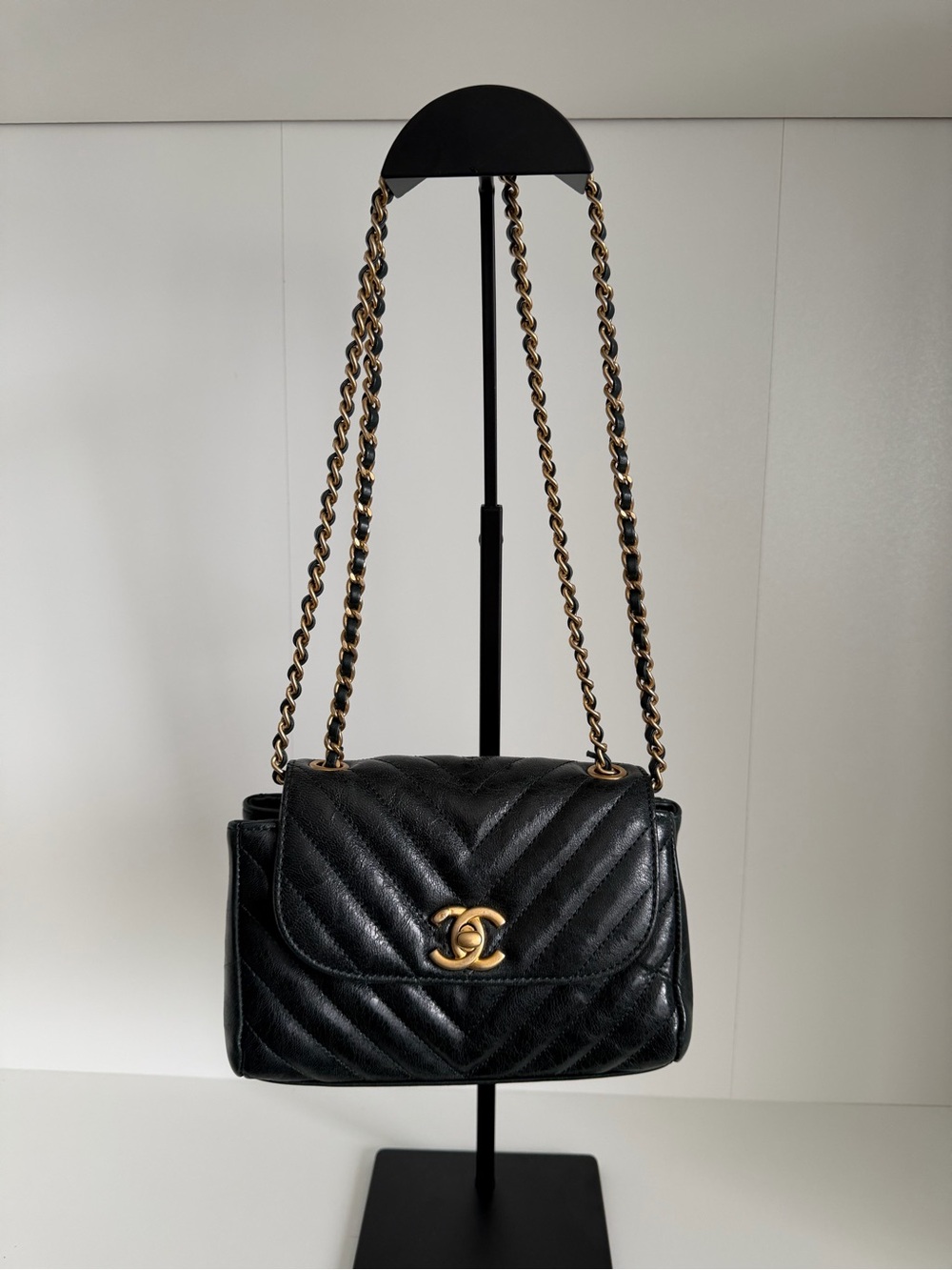 CHANEL Dark Green Chevron Quilted Leather Crossbody Bag with Gold Hardware